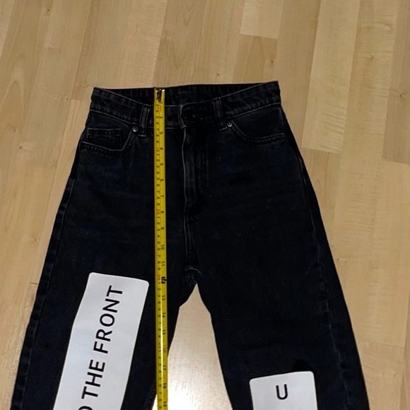 Monki ASOS Taiki Badge Mom Jeans size 24 gently preloved - Picture 8 of 11